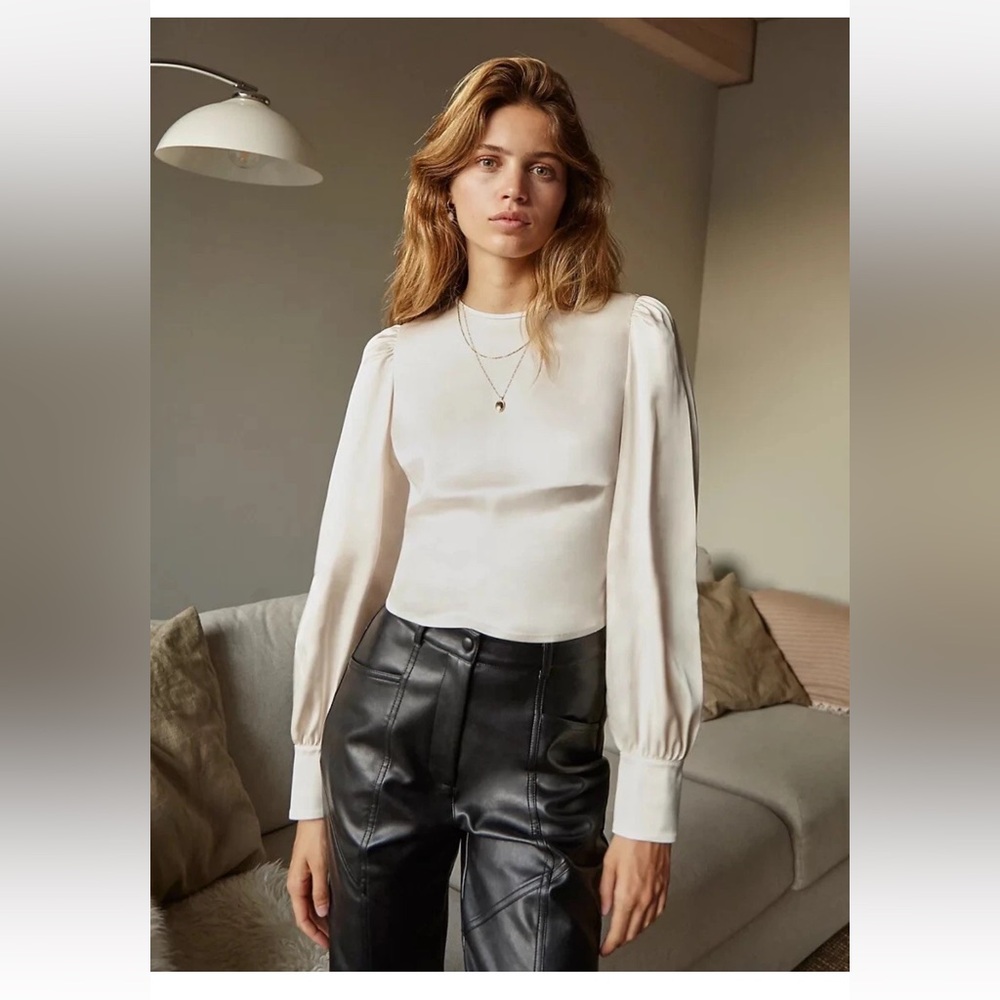 Aritzia Wilfred Besalu Blouse Long Sleeve Open Back Cropped Birch Cream - Picture 2 of 8